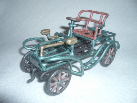 COCHE MODELO Q DE LION BOURNO